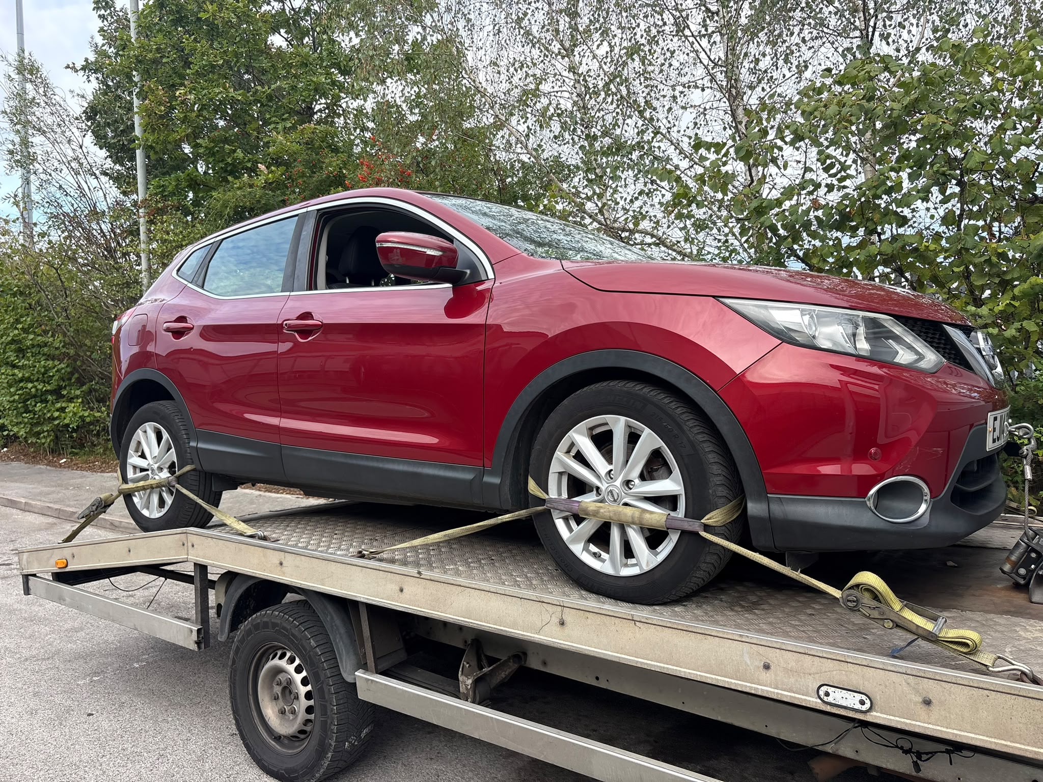Vehicle secured on a recovery truck